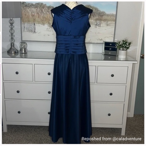 David’s Bridal Navy Blue Holiday Evening Gown - Picture 6 of 11